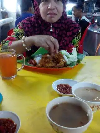 D'Warung Kaki Lima Ayam Penyet Syam Muar