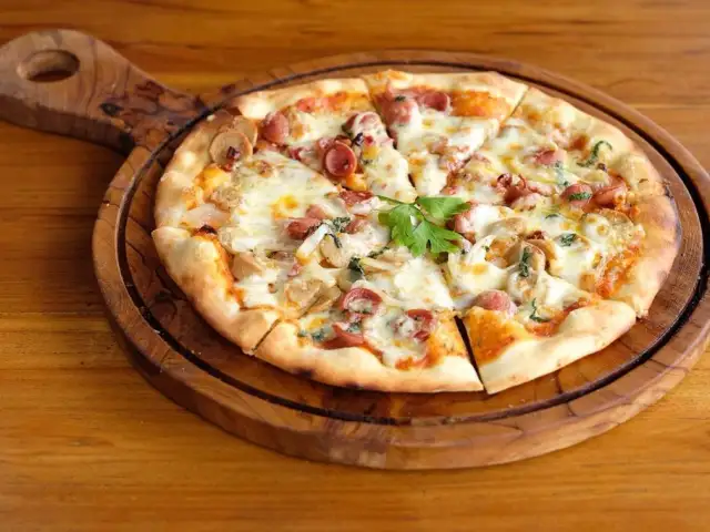 Gambar Makanan Tomato Pizza Ubud 9