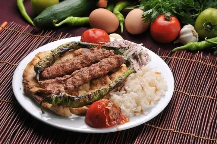 Öz Emmioğlu Pide Kebap'nin yemek ve ambiyans fotoğrafları 10