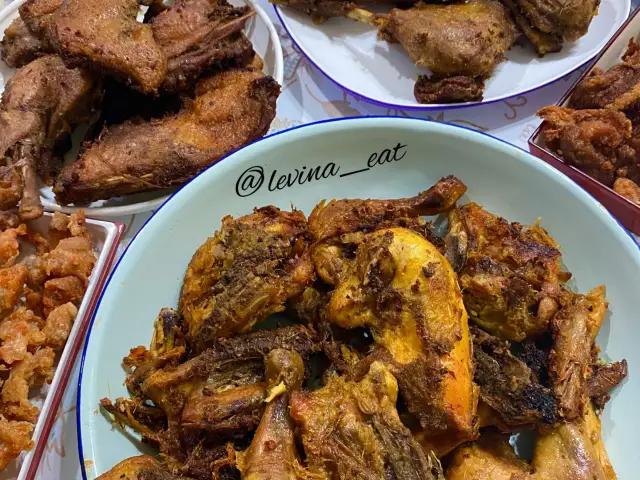 Gambar Makanan Ayam Bebek Angsa Masak Di Kuali 2