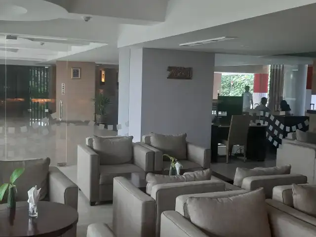 Gambar Makanan Edelweis Lobby Bar - Bintang Kuta Hotel 5