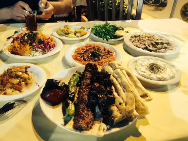 Adana / Hasan Kolcuoğlu kebap salonu'nin yemek ve ambiyans fotoğrafları 3