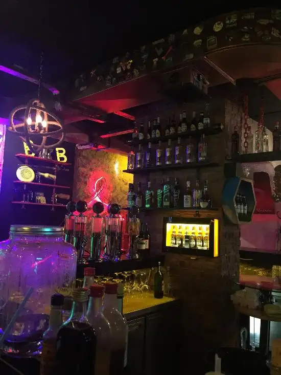Mr.B Cocktail Bar & Bistro'nin yemek ve ambiyans fotoğrafları 9