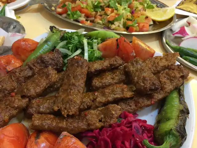 Meshur binevler kebap'nin yemek ve ambiyans fotoğrafları 1