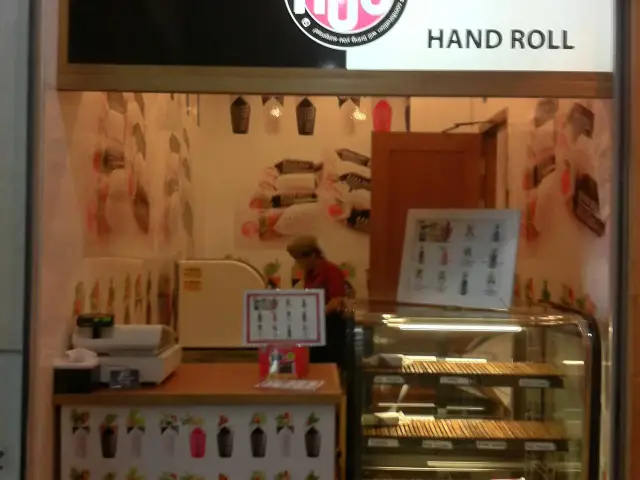 Gambar Makanan Hand Roll Cafe 2