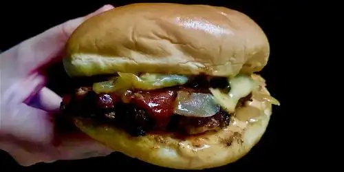 Query Burger, Guntung Alaban