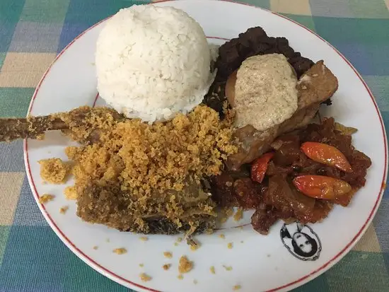 Gambar Makanan Ayam Goreng Suharti 9