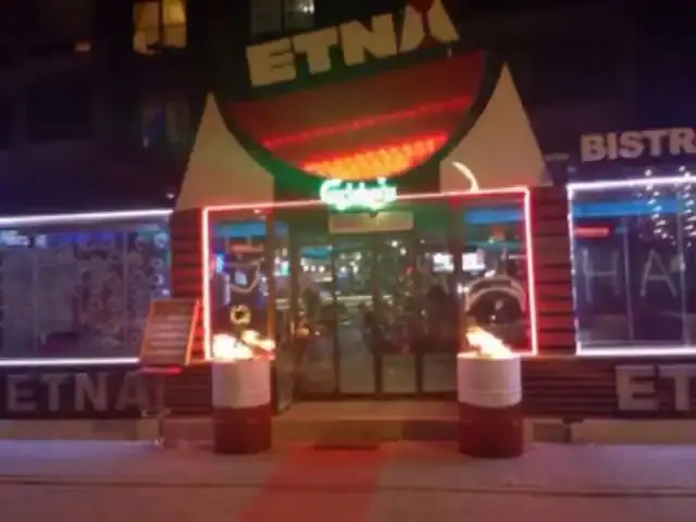 Etna Bistro Cafe Pub Bar'nin yemek ve ambiyans fotoğrafları 1