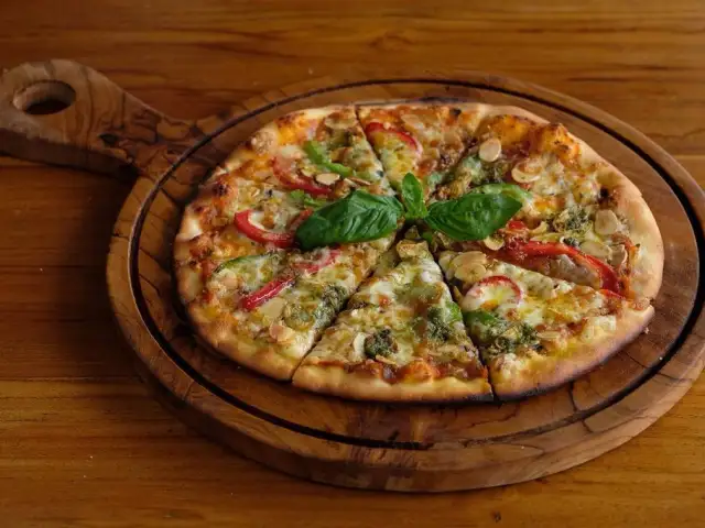 Gambar Makanan Tomato Pizza Ubud 14