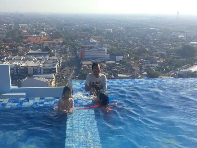 Gambar Makanan Sky Pool Bar 15