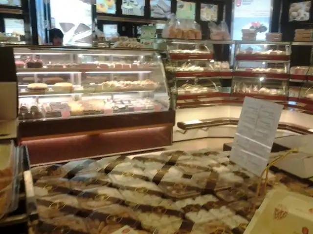 Gambar Makanan Holland Bakery 12