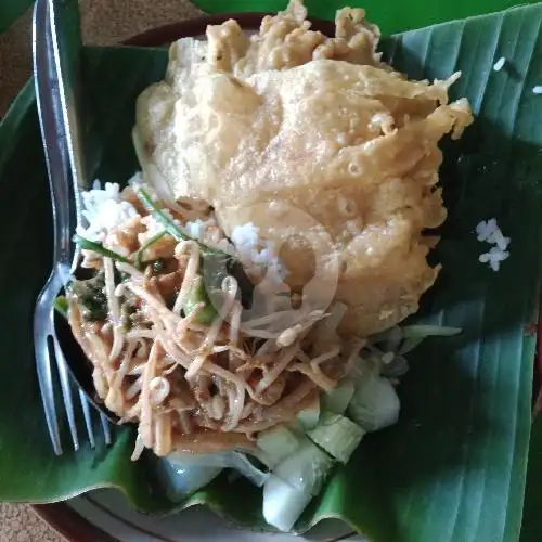 Gambar Makanan Nasi Kuning & Nasi Pecel Bu Yoyon, Jombang 1