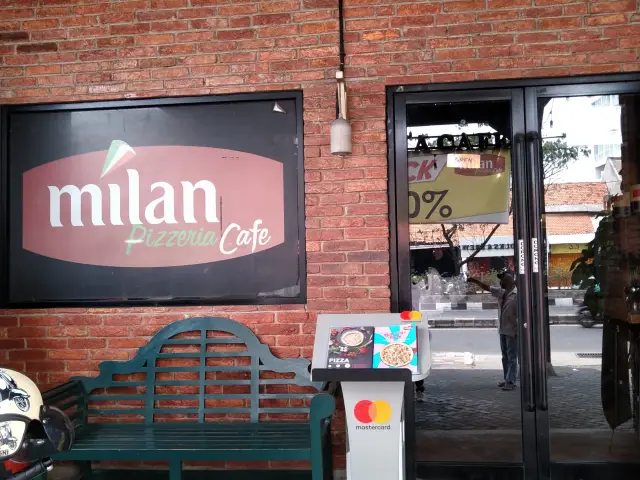 Gambar Makanan Milan Pizzeria Cafe 14