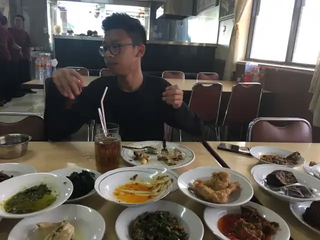 Gambar Makanan Restoran Sederhana Masakan Padang 8