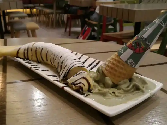 Gambar Makanan Gojira Ice Cream Bar 8