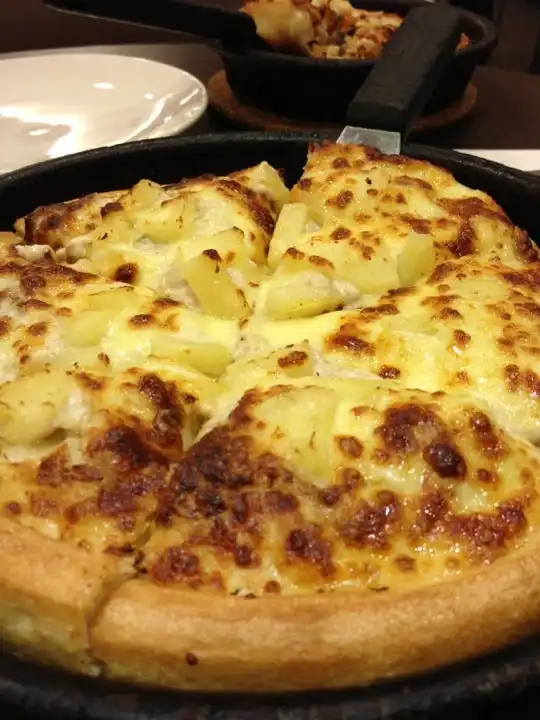 Pizza Hut Food Photo 1