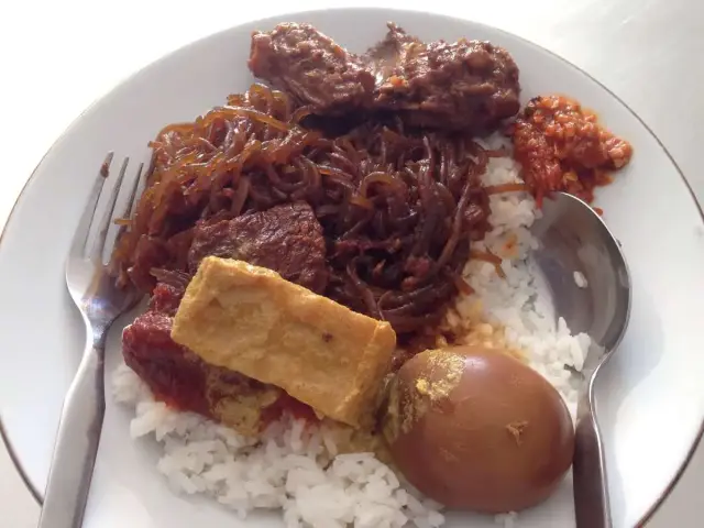 Gambar Makanan Depot Nasi Campur Pojok Tambak Bayan 8