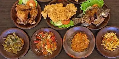 Ayam Penyet Bu Susanti, Dukuh Pakis