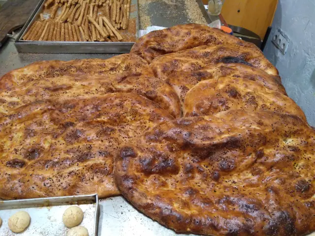 Tarihi Cihangir Simit Fırını'nin yemek ve ambiyans fotoğrafları 8