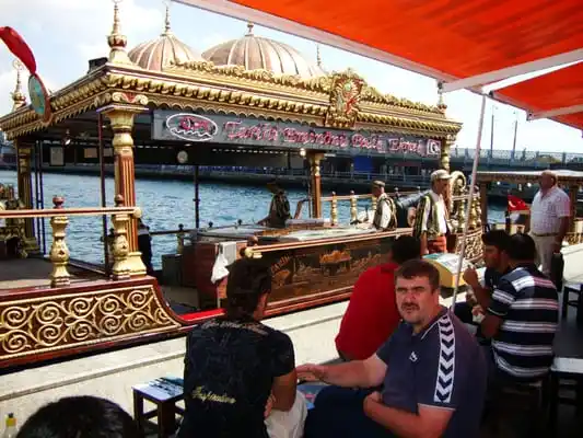 Tarihi Eminönü Balık Ekmek'nin yemek ve ambiyans fotoğrafları 5