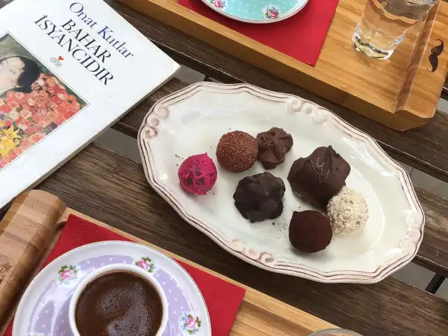 Çikolatacı Aziz Bey'nin yemek ve ambiyans fotoğrafları 68