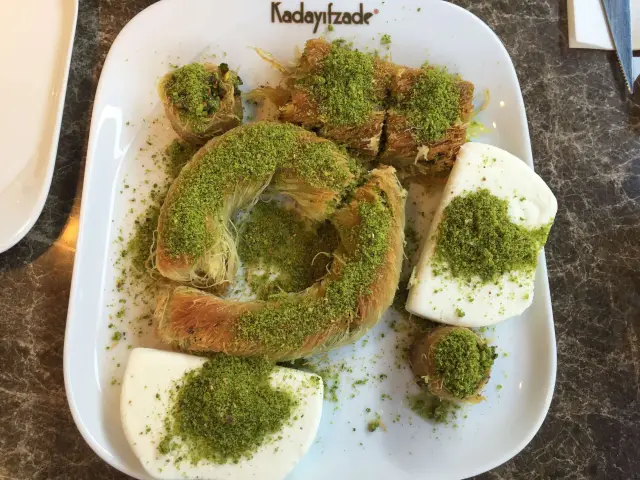Kadayıfzade'nin yemek ve ambiyans fotoğrafları 34