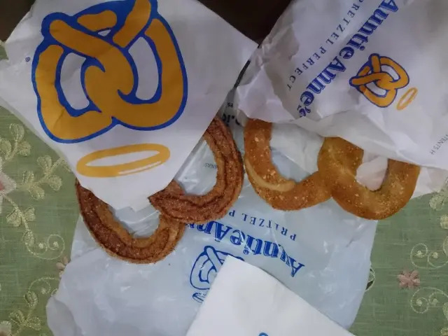 Gambar Makanan Auntie Anne's 18