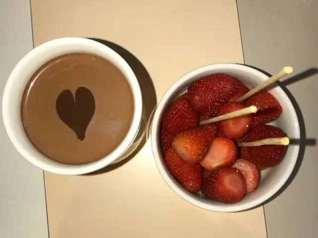 Illusion Chocolate Cafe Food Photo 1