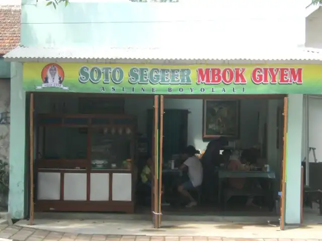 Gambar Makanan Soto Seger Mbok Giyem 4