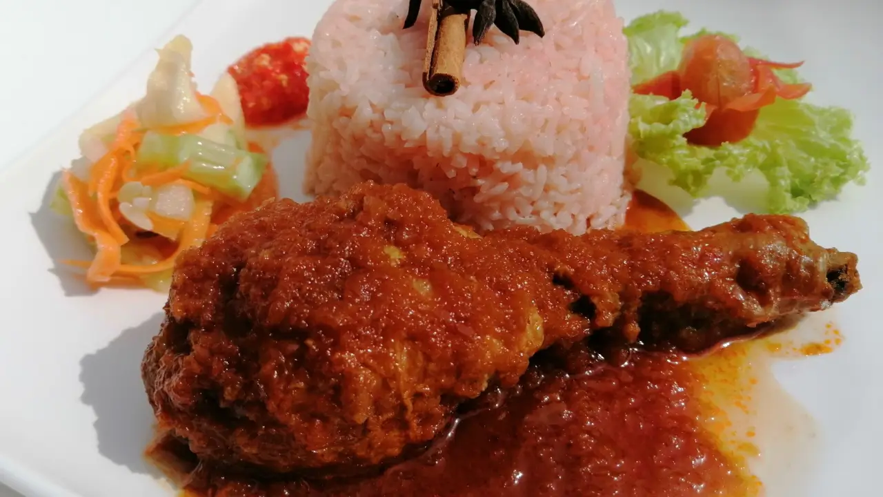 Man Nasi Tomato Panas