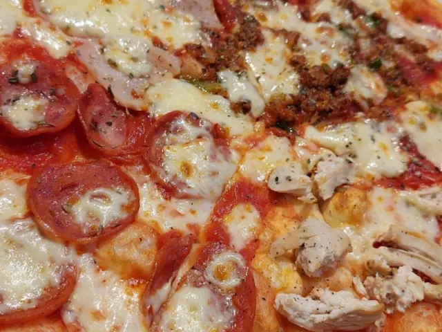 Gambar Makanan Pizza Marzano 8