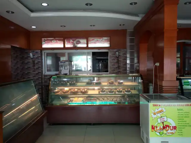 Gambar Makanan New Merry Bakery 9