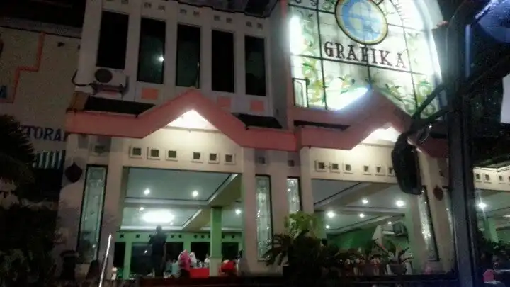 Gambar Makanan Grafika Hotel & Restaurant 12