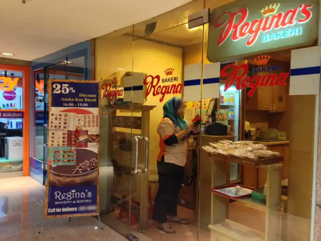 Gambar Makanan Regina's Bakery 4