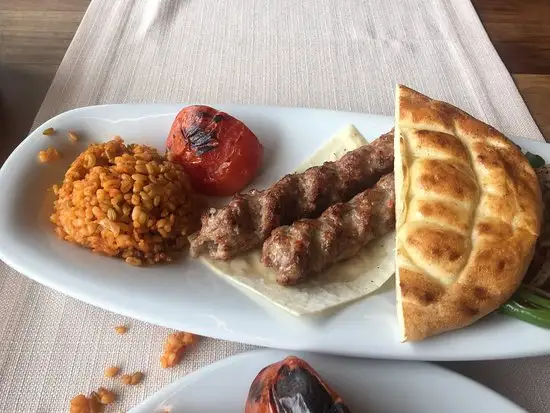 Ömür Plaza Avm Restaurant'nin yemek ve ambiyans fotoğrafları 3