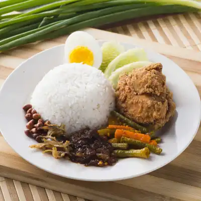 Nasi Lemak Opah vs Raja Ayam Penyet