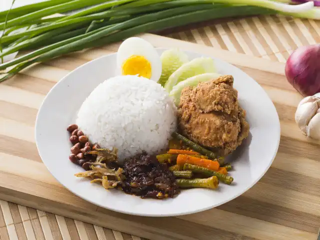 Nasi Lemak Opah vs Raja Ayam Penyet