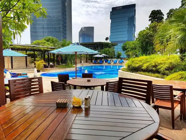 Gambar Makanan Sky Pool Bar Cafe - Hotel Indonesia Kempinski 2