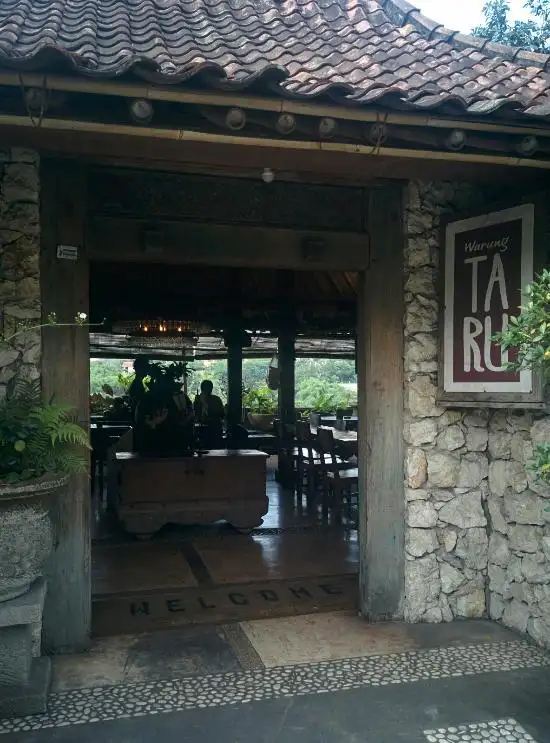 Warung Taru (Rumah Kayu)