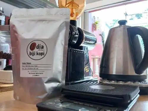 Dia Biji Kopi, Kebon Jeruk