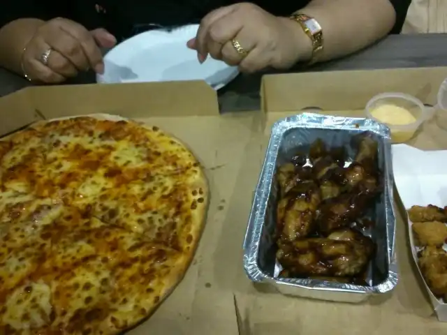 Domino's Pizza Food Photo 6