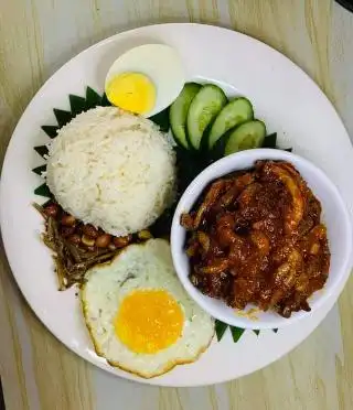 Kopi O Lontong and Roti Goyang Giant