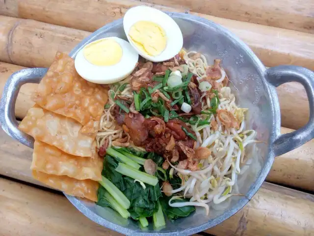 Gambar Makanan Berebut Bakmi 5