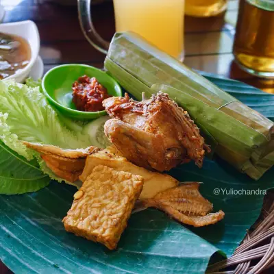 Rumah Makan Pondok Bambu Tirza 3