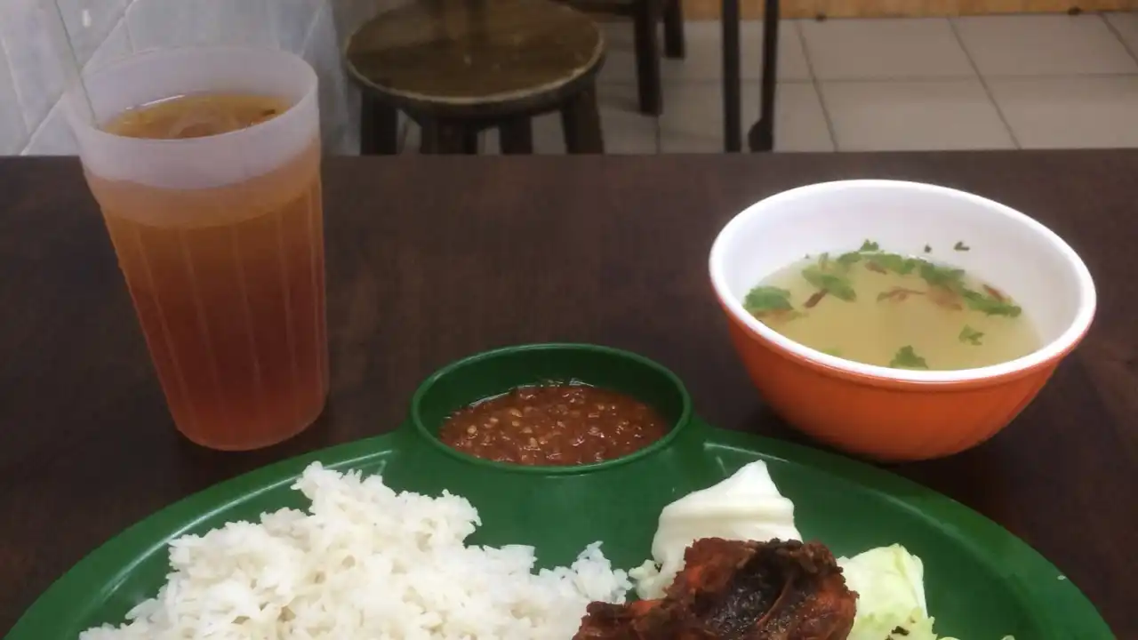 Restoran Nasi Ayam Penyet Power, Melaka Sentral