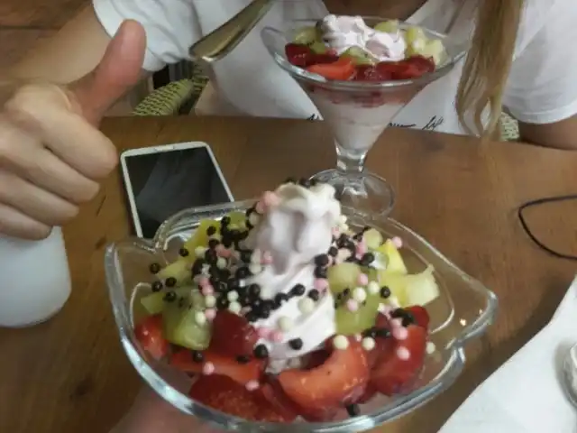 frozen yogurt caffe'nin yemek ve ambiyans fotoğrafları 2