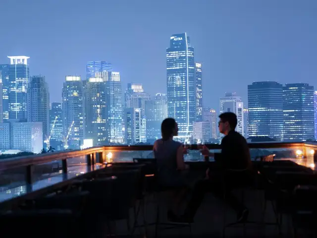 Gambar Makanan La Vue Rooftop Bar 7