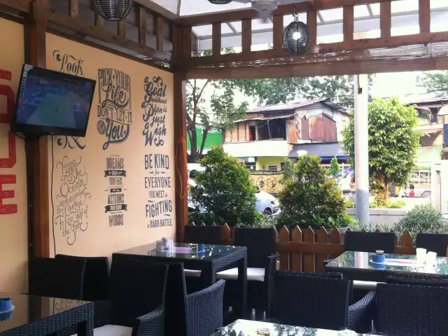 Gambar Makanan Daly Resto N Cafe 2