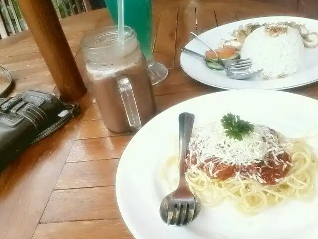 Gambar Makanan cafe buku deqiko 8