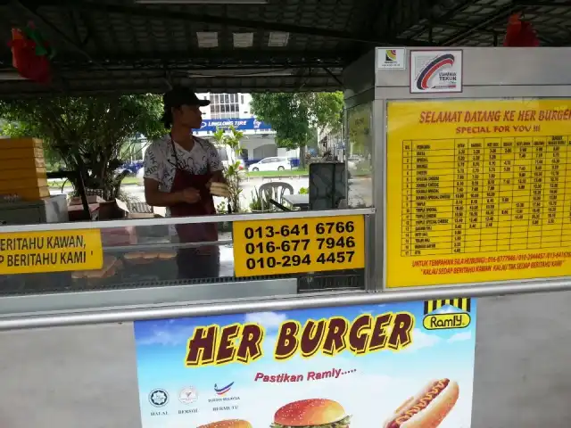 Her Burger Food Photo 4
